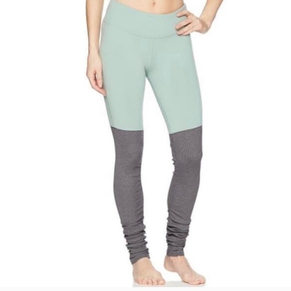 ALO Yoga Pants - Alo Yoga Goddess Legging